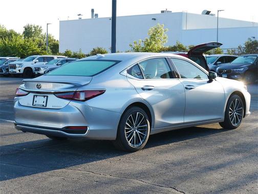 2025 Lexus ES 300h Luxury