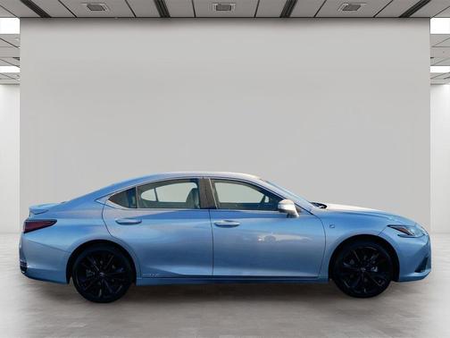 2022 Lexus ES 300h F SPORT