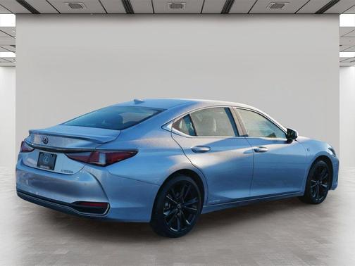 2022 Lexus ES 300h F SPORT
