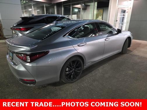 2022 Lexus ES 300h F SPORT