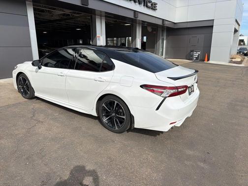 Midnight Black Metallic/Wind Chill 2018 Toyota Camry XSE