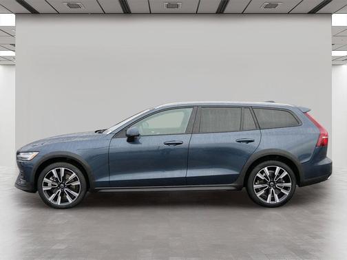 2022 Volvo V60 Cross Country T5