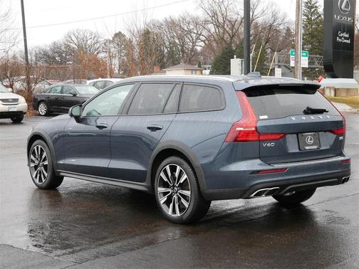 2022 Volvo V60 Cross Country T5