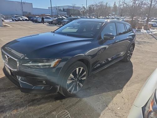2022 Volvo V60 Cross Country T5