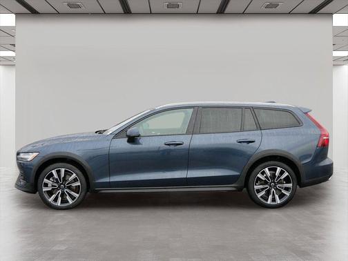 2022 Volvo V60 Cross Country T5