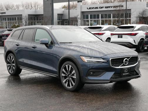 2022 Volvo V60 Cross Country T5