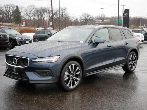 2022 Volvo V60 Cross Country T5