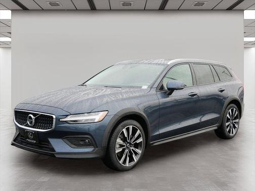 2022 Volvo V60 Cross Country T5