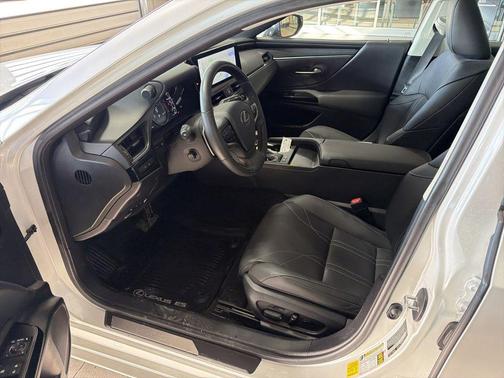 2023 Lexus ES 300h Luxury