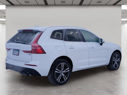 2021 Volvo XC60 T5 Momentum