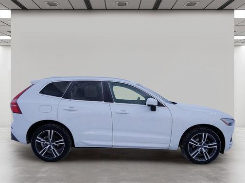 2021 Volvo XC60 T5 Momentum