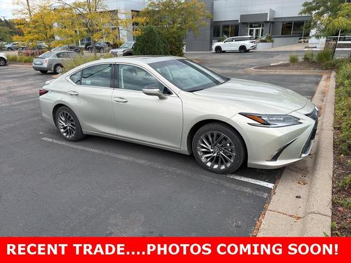 2024 Lexus ES 300h Ultra Luxury