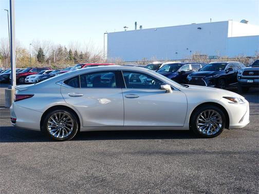 2024 Lexus ES 300h Ultra Luxury