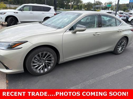 2024 Lexus ES 300h Ultra Luxury