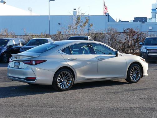 2024 Lexus ES 300h Ultra Luxury