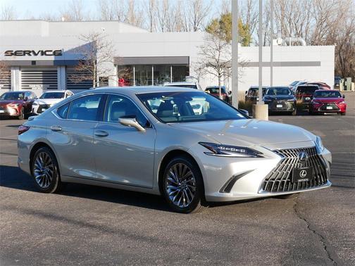2024 Lexus ES 300h Ultra Luxury