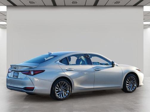 2024 Lexus ES 300h Ultra Luxury