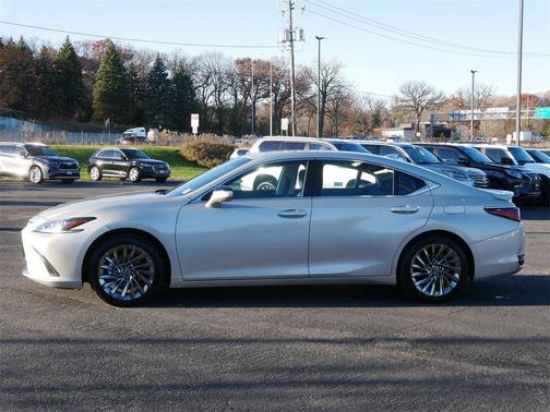 2024 Lexus ES 300h Ultra Luxury