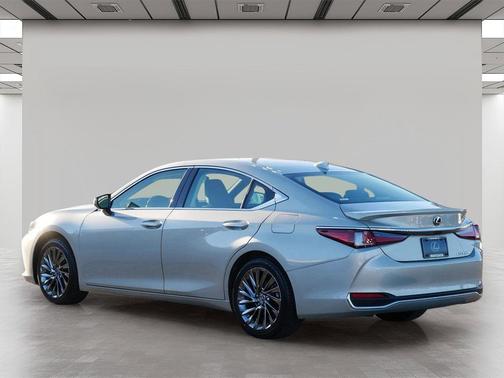 2024 Lexus ES 300h Ultra Luxury
