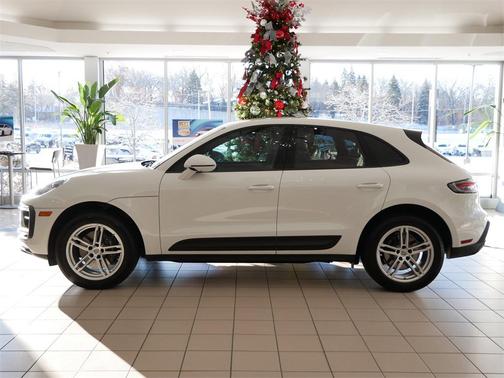 2022 Porsche Macan Base