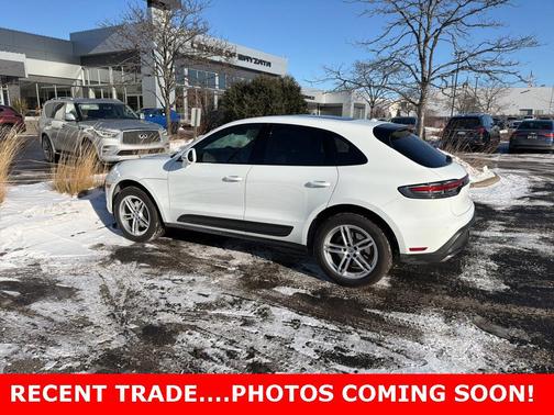 2022 Porsche Macan Base