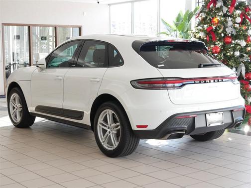 2022 Porsche Macan Base