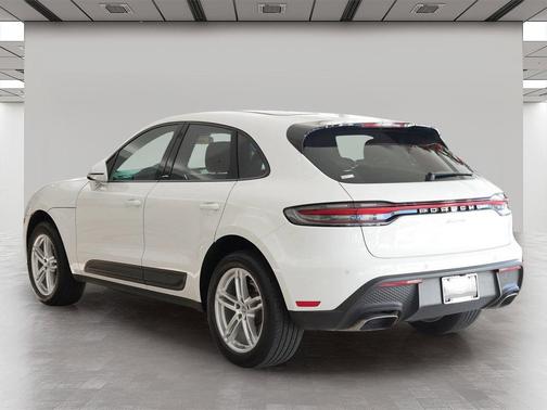 2022 Porsche Macan Base