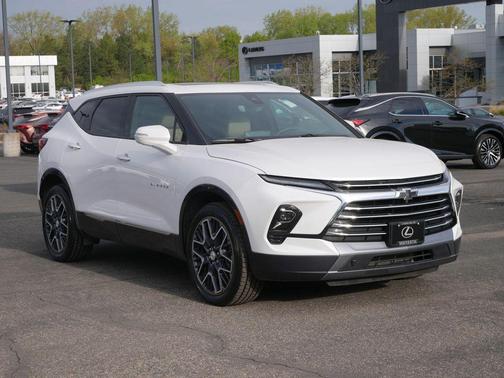 Iridescent Pearl Tricoat 2025 Chevrolet Blazer Premier