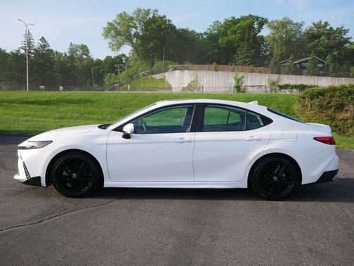Ice Cap 2025 Toyota Camry SE