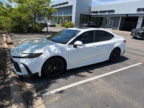 Ice Cap 2025 Toyota Camry SE