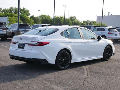 Ice Cap 2025 Toyota Camry SE