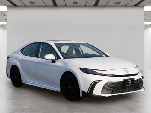 Ice Cap 2025 Toyota Camry SE