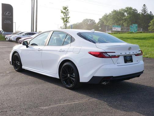 Ice Cap 2025 Toyota Camry SE