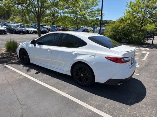 Ice Cap 2025 Toyota Camry SE