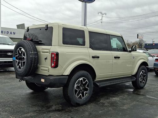 Desert Sand 2026 Ford Bronco Outer Banks