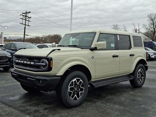 Desert Sand 2026 Ford Bronco Outer Banks