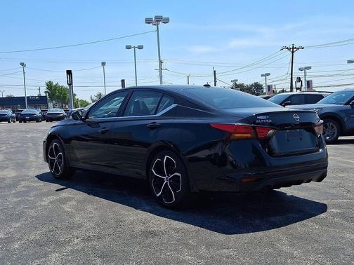 Super Black 2024 Nissan Altima SR FWD