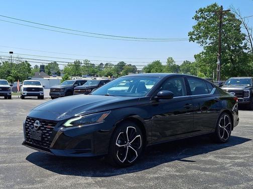 Super Black 2024 Nissan Altima SR FWD