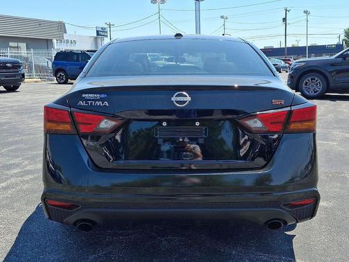 Super Black 2024 Nissan Altima SR FWD