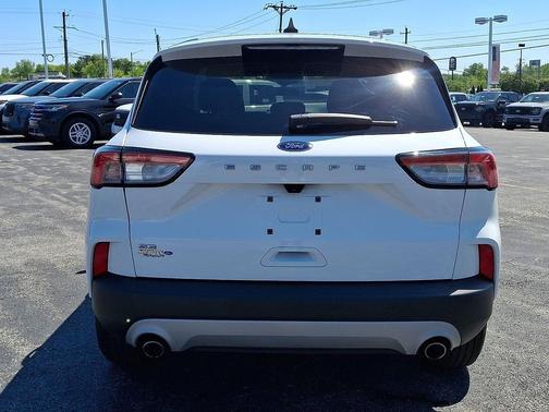 Oxford White 2022 Ford Escape SE