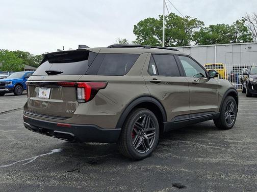 Marsh Gray 2026 Ford Explorer ST-Line