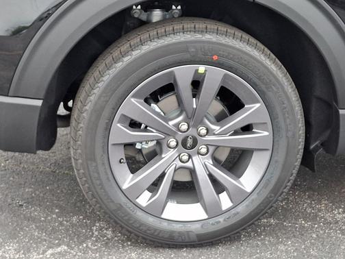 Agate Black Metallic 2026 Ford Explorer Active