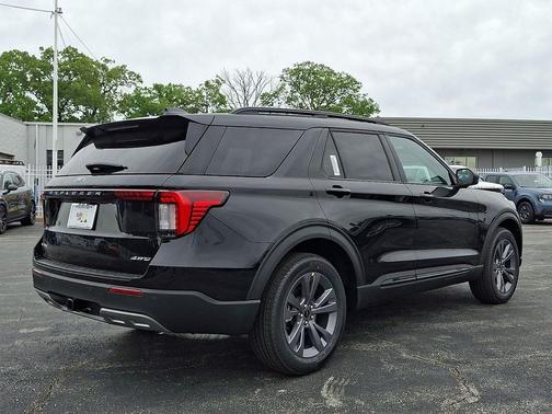 Agate Black Metallic 2026 Ford Explorer Active