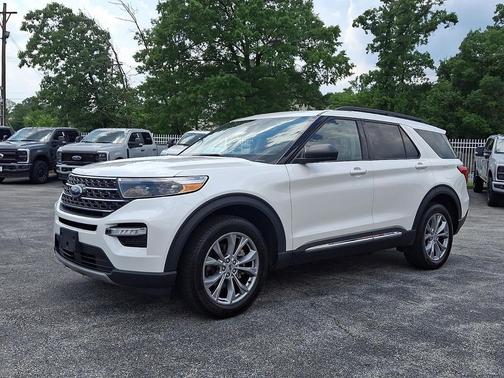 Star White Metallic Tri-Coat 2023 Ford Explorer XLT