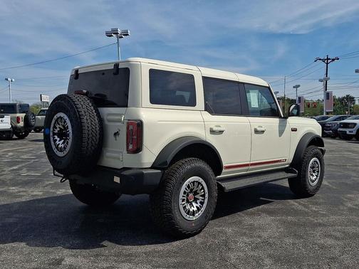 Wimbledon White 2026 Ford Bronco Outer Banks