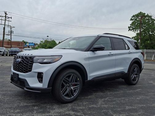 Space White Metallic 2026 Ford Explorer ST-Line
