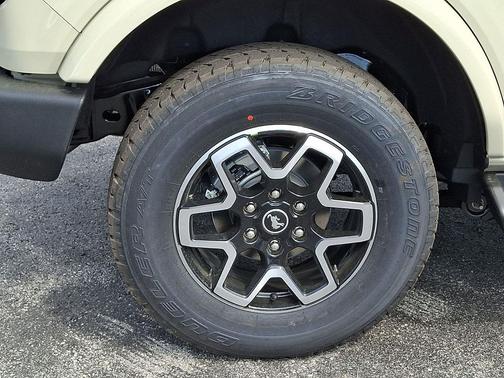 Desert Sand 2026 Ford Bronco Outer Banks