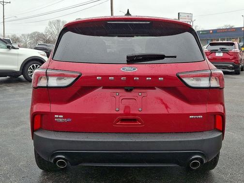 Rapid Red Metallic Tinted Clearcoat 2022 Ford Escape SE