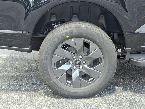 2025 Ford F-150 Lightning LARIAT