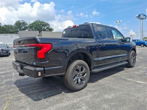 2025 Ford F-150 Lightning LARIAT